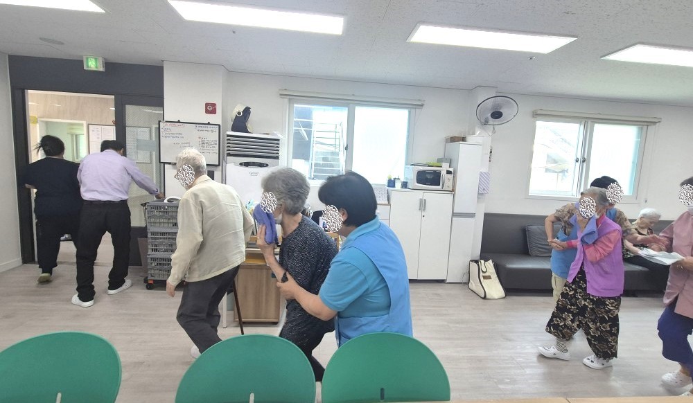 /user/d/donghaengcare/editor/2506/2ba551b1a94a605055efd87e6890b919_1750662347_0137.jpg 이미지크게보기