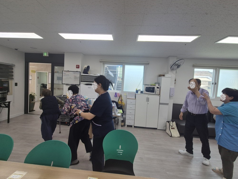 /user/d/donghaengcare/editor/2506/2ba551b1a94a605055efd87e6890b919_1750662361_3952.jpg 이미지크게보기