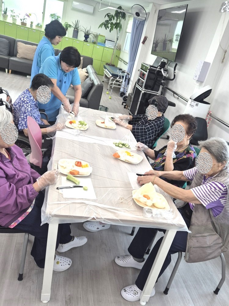 /user/d/donghaengcare/editor/2507/75211dd08790aa3f9c56dade75cb2b73_1752112357_779.jpg 이미지크게보기